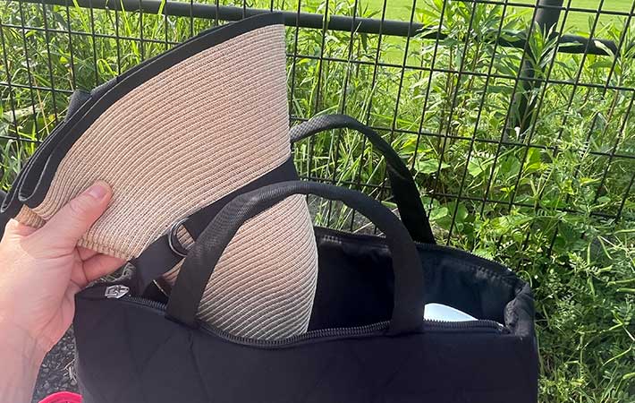 無印良品『UVカット 洗えてたためるキャペリン』バッグに入れる