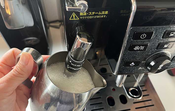 ミルク泡立て中