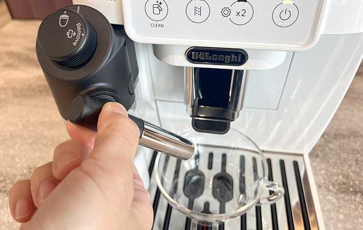 デロンギ『マグニフィカ スタート』にカップをセッティング