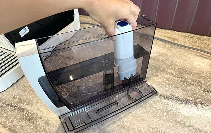 水タンクにウォーターフィルターを設置