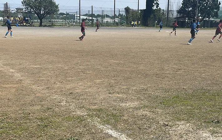 土のサッカーグラウンド