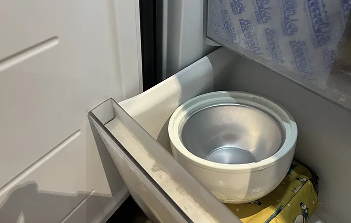 冷凍庫に入った保冷ポット