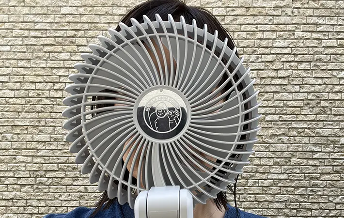 『ゴリラの扇風機』顔隠れる