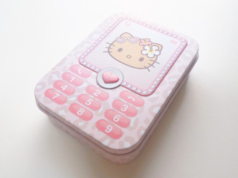 かわいくてめっちゃ実用的」 『sweet』9月号・日焼けキティ文具9点
