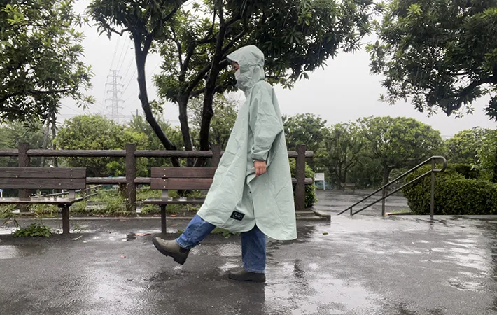 キウ『スタンダードレインポンチョ セカンド』大雨の中検証
