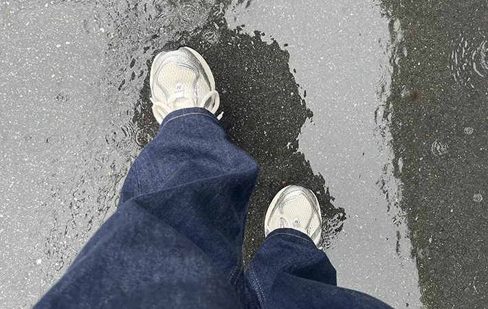 ニューバランス『1906』雨の日