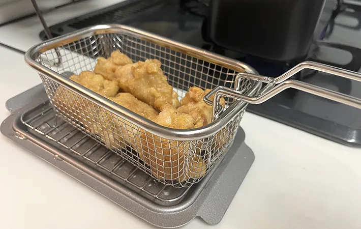 和平フレイズ『角型揚げざる』を使って唐揚げの二度揚げ